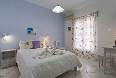 Double-room-pension-sofia-bedroom